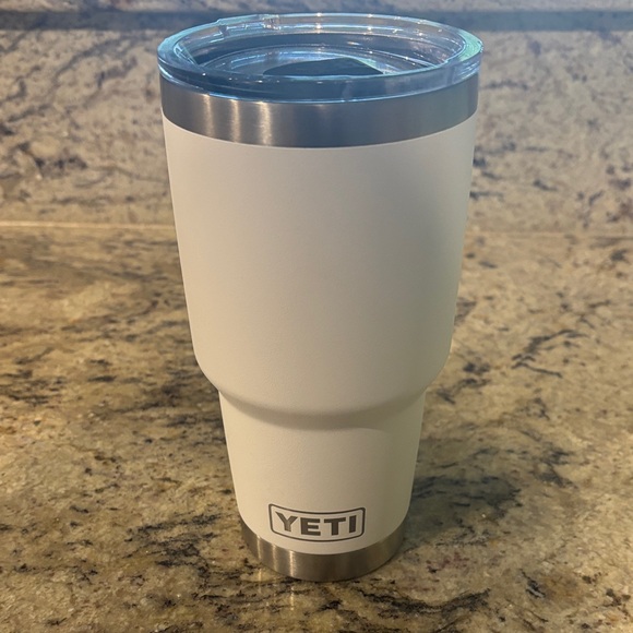 Yeti Rambler 30oz tumbler with lid - Picture 1 of 4